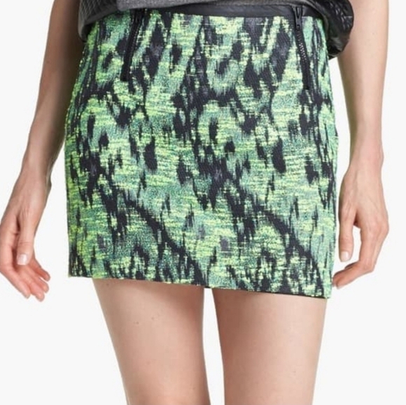✨️CL Astr The Label Green Marble Knit Zipper Accent Mini Skirt - Picture 1 of 12